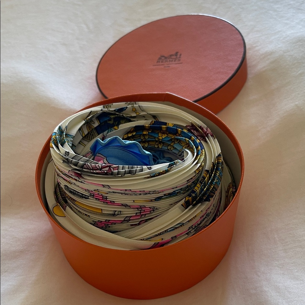 Authentic Hermes pleated Carre scarf with box